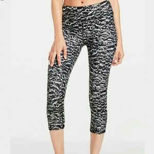 Fabletics Salar Capri Size Medium